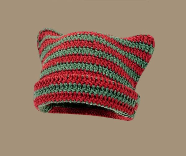 Trendy sort og hvid stribet strikket hue til kvinder, varm pulloverhætte med hornspids til efterår og vinter red green