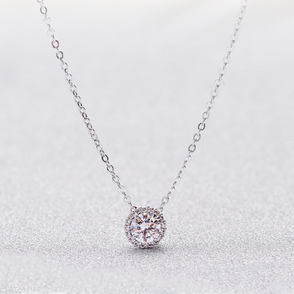 14K kullattu tappi faux timantti pyöreä solitaire riipus halo kaulakoru | Kulta N