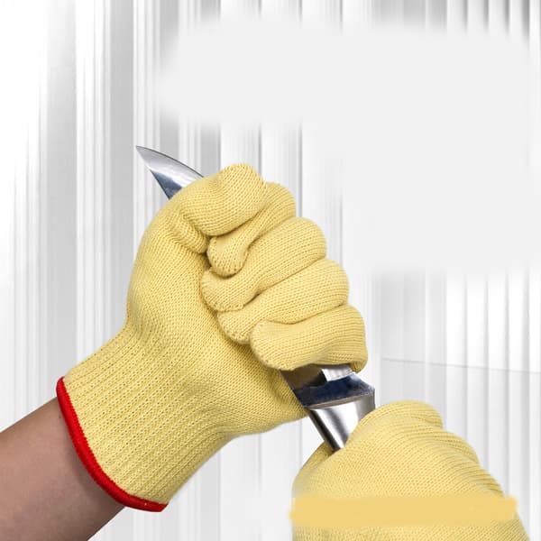 Et par snitfaste handsker (gule-33,3 cm), snitfaste og