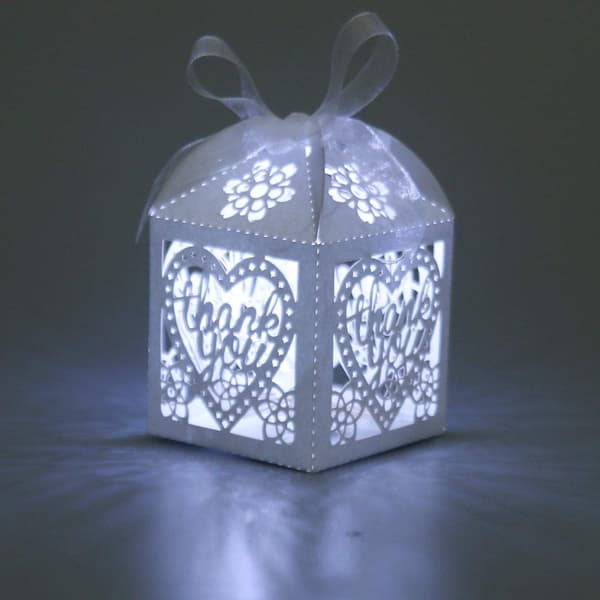 Laser Cut Boxes 50 st Tack Presentförpackningar Bröllop Fest Godispåsar