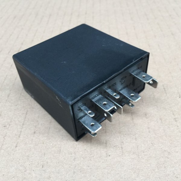 377 Intermitterende Viskermotorstyrelsesrelæ til B5 MK4 Bora 4B0 955 531A