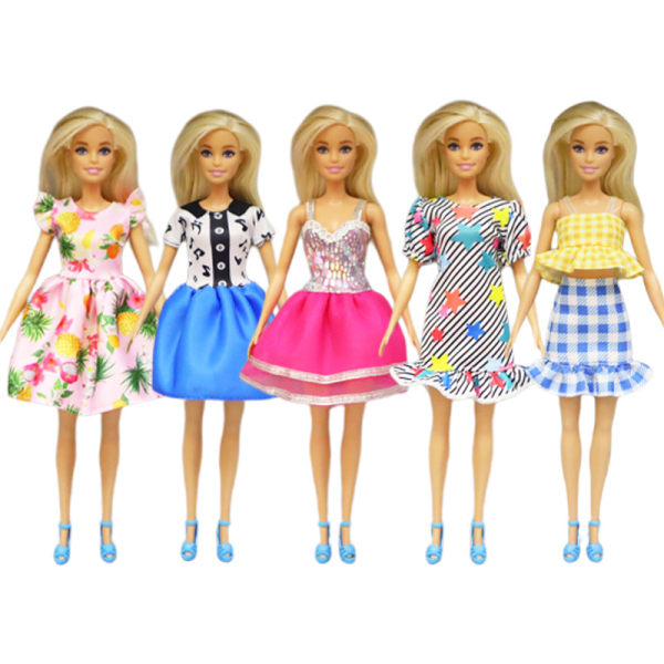 57 st Barbie dockklänningar skor smycken kläder accessoarer klänning
