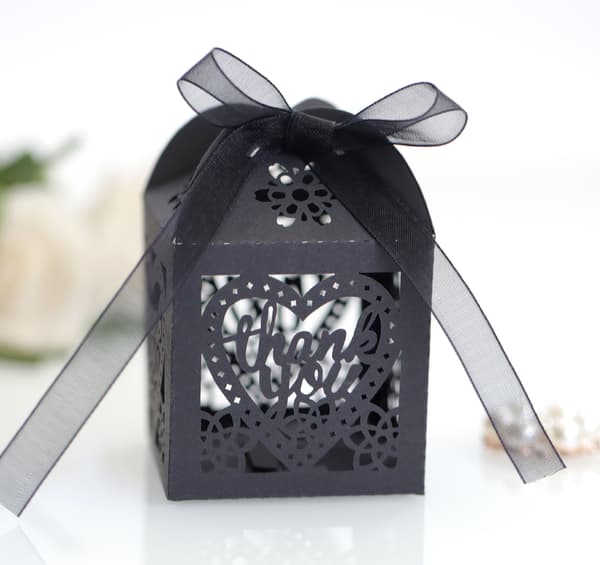 Laser Cut Boxes, 50 st Tack Presentförpackningar Bröllop Fest Godisaskar B