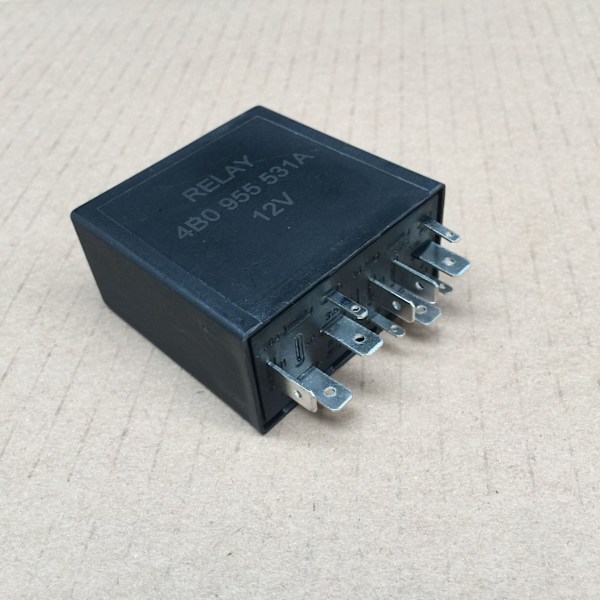 377 Intermitterende Viskermotorstyrelsesrelæ til B5 MK4 Bora 4B0 955 531A