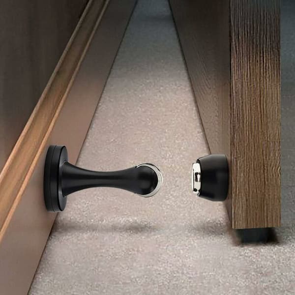 Sæt med 2 magnetiske dørstoppere i børstet satinnikkel til gulvmontering