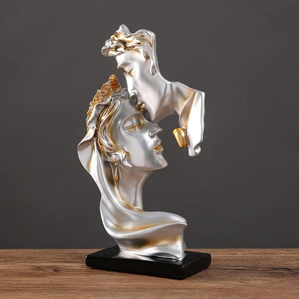Kreativ kyssefigur - Guldstatue af kysseelsker