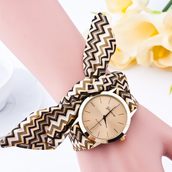 Mode Damklockor Randigt tygband Quartz Armband Watch