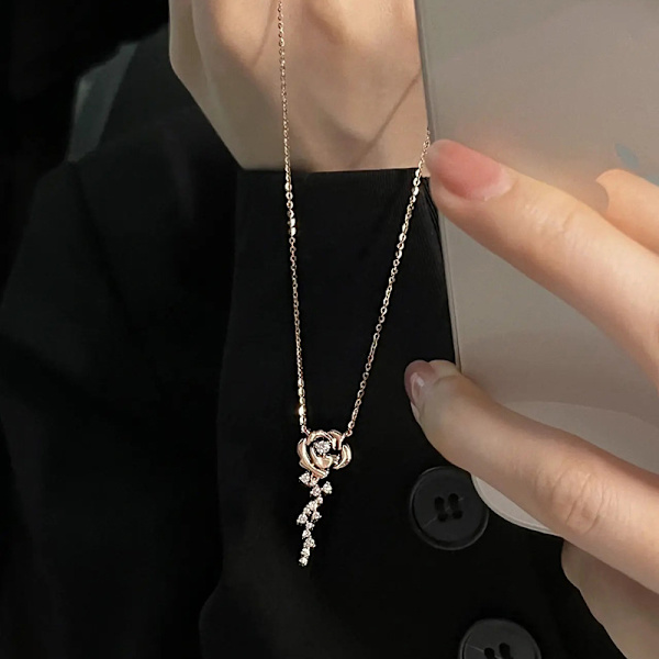 Ros Hänge  Halsband