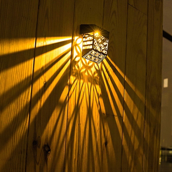 2 kpl vedenpitävä ulkoseinävalaisin aurinkokennolla, ulkoseinävalaisin porteille, aidoille, seinille, puutarhan koristeluun ja polkuvalaistukseen