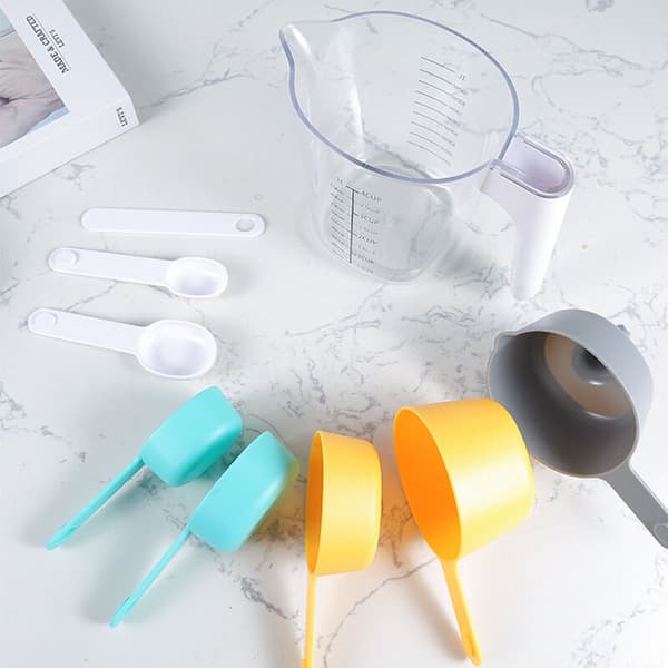 Mätsats med 9 plastskedar för mätning av kökstillbehör