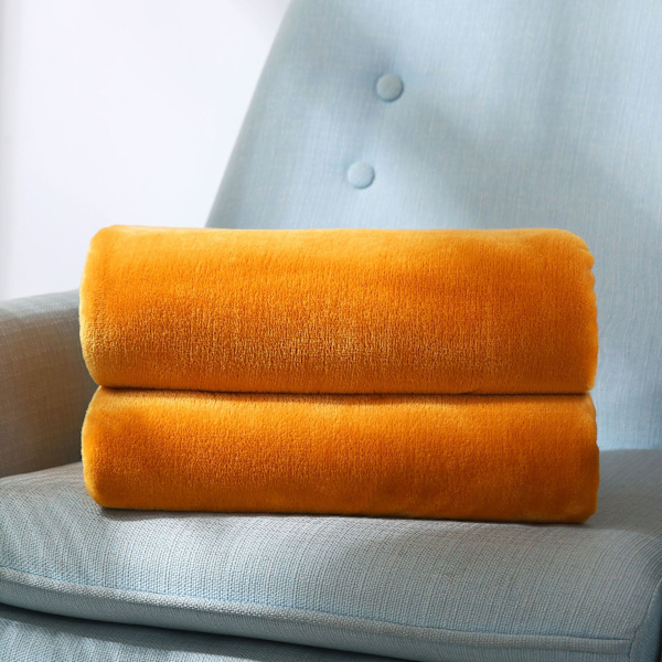 Sengetæppe i sennepsgul med pomponer til sofaen, blødt og hyggeligt fleece-sofatæppe, dekorativ gave til hjemmet, gylden gul, 130 x 150 cm