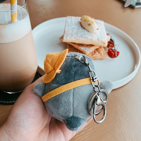 Eläinpehmoleluavainperä Söpö pingviinipehmolelu ja mielenkiintoinen reppu