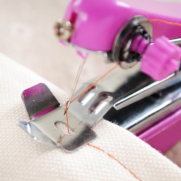 Mini hushåll enkel operation symaskin