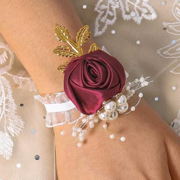 Före detta brudtärnans handledsblommor röd ros handledskorsage stretch S