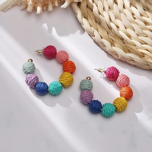 Sommar Boho Raffia Ball Hoop Dangle Örhängen i rotting för kvinnor och flickor