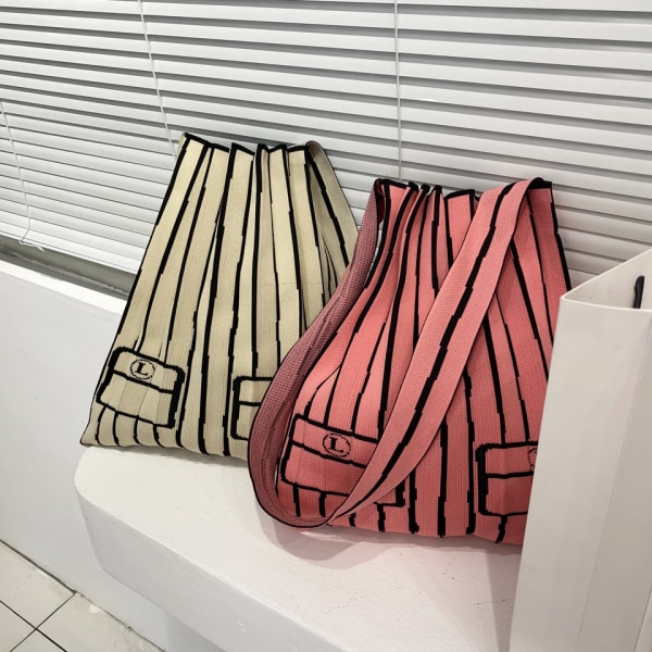 Japansk stickad plisserad tygväska för kvinnor Axelväska Randig hopfällbar Crossbody-väska
