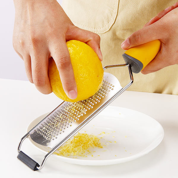 Klassisk Zester och Rivjärn – Professionell Köks-Citronzester för Lime, Ost, Vitlök, Ingefära, Choklad, Grönsaker, Frukt, Diskmaskinssäker (bred)