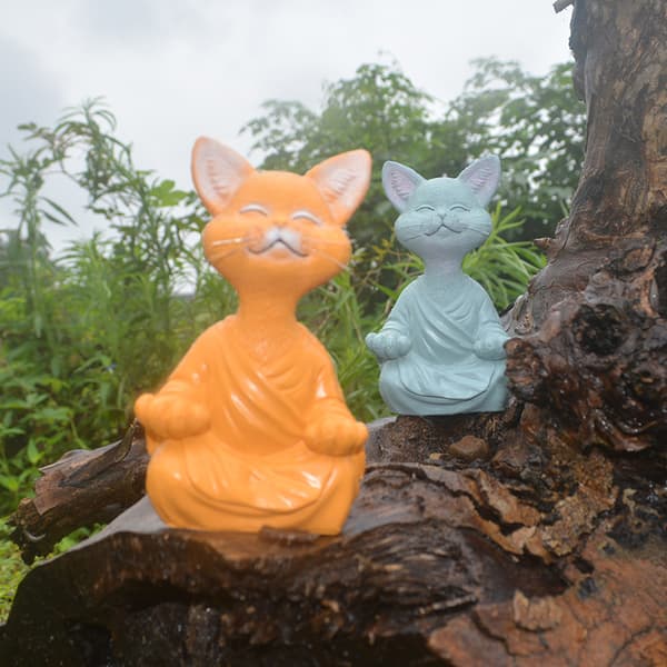 Nyckfull orange Buddha kattfigur meditation yoga samlarobjekt