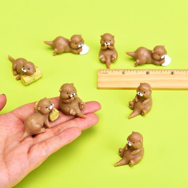 8 st miniatyrutterfigurer små utterleksaker dekorativa S