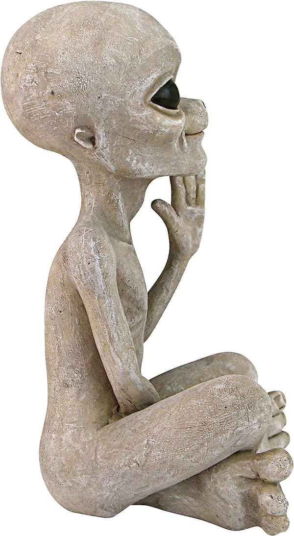 UFO-rumvæsen statue, lille siddende, sandsten