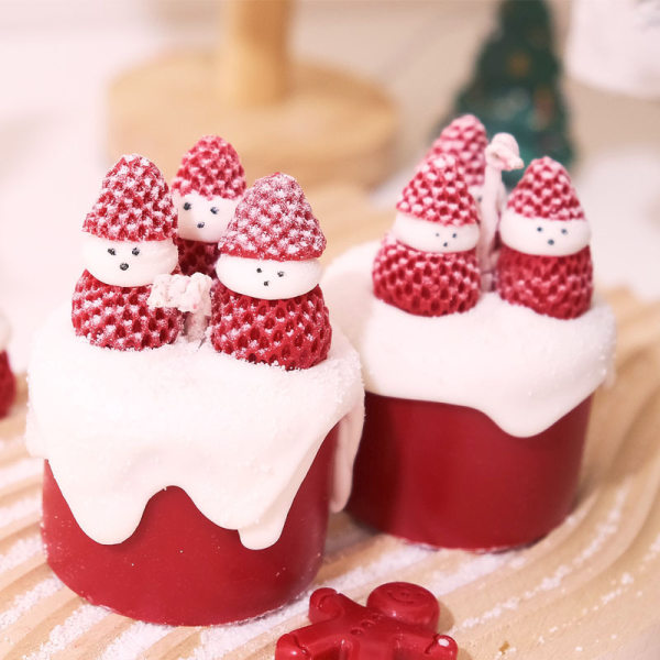 2 gâteaux à la crème aux fraises ins, bougies parfumées, ornament