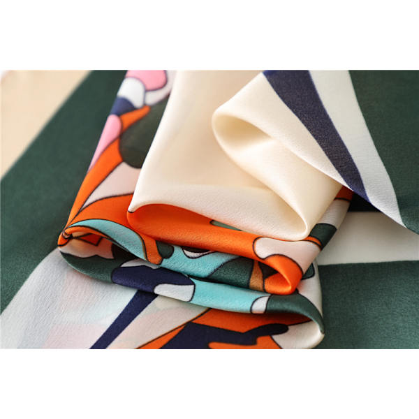Sidenkänsla Scarf Medium Square Satin Huvudduk för Kvinnor