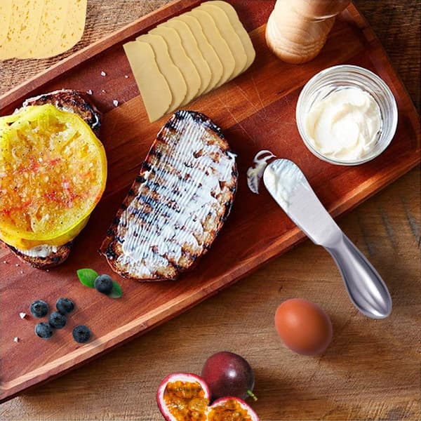Sett med smørekniver, 4 smørekniver til ost