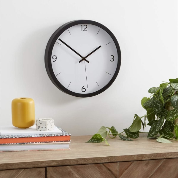 Basics Modern väggklocka, svart, 12"