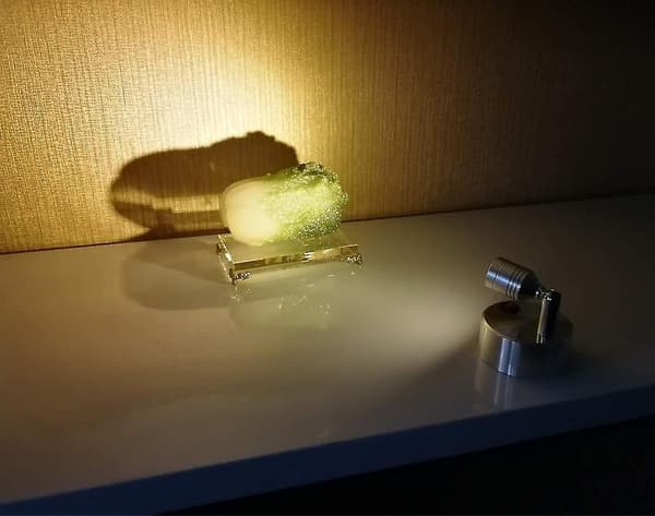 Langaton LED-valaisin seinälle, lämmin valkoinen valo