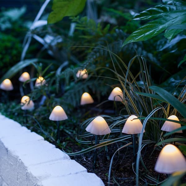 12 soppsolcellamper med varmt hvitt LED-lys