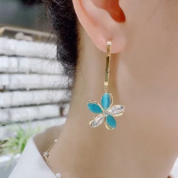 Design sense opal kronblad asymmetriska örhängen temperament ljus lyx blomma