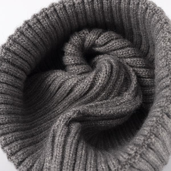 Dam vinter stickad ribbstickad mössa grå