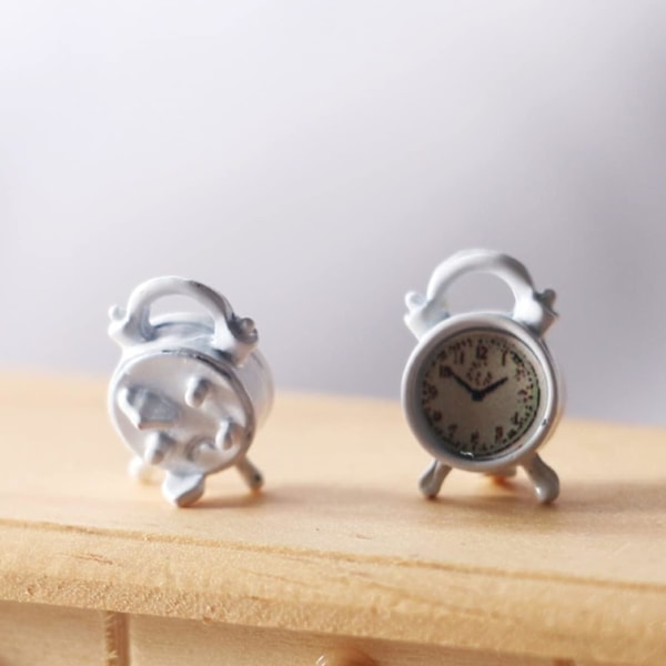 2PCS Vintage Mini Dollhouse Miniatyr Dekoration Mini Alarm Stati