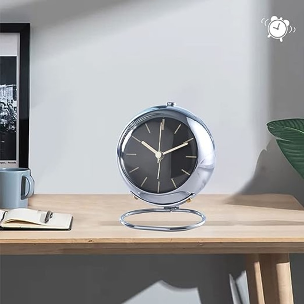 Relogeuhr Analog Alarmklokke med Lys Liten Stille Retro Alarmklokke Enkel Klokke med Lys Alarmklokke for Barn Egnet for Tunge Sovere Plassert på Skrivebordet Sengen Stue (Sølv)