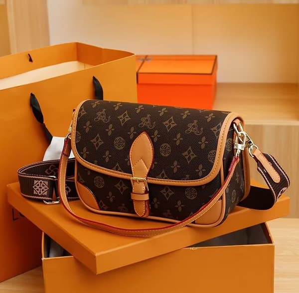 Axelväskor i läder för kvinnor, medium designer crossbody-väska och väskor Wit