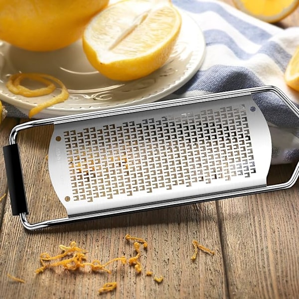 Juustoraastin, ruostumattomasta teräksestä valmistettu sitrusraastin, parmesaaniraastin, sitrusraastin, keittiöraastin, konepesun kestävä, suojakannella, harjalla, inkiväärille, cho