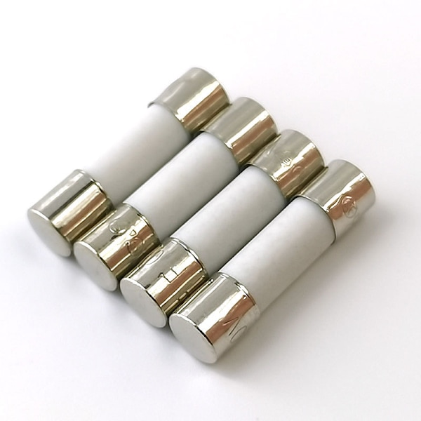 Förpackning med 10 12A Keramiska Säkringar, 5 x 20mm, Glassäkringar, Smala Säkringar 250V