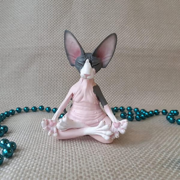 Sphynx katt mediterar samlarfigurer Zen Yoga avslappnad pose B