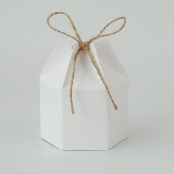 30 stycken DIY festpresentask, bröllopsgodiask, bröllopsfavörask, hexagonala kraftpappersgodiask för bröllop, födelsedagsfest (vit)