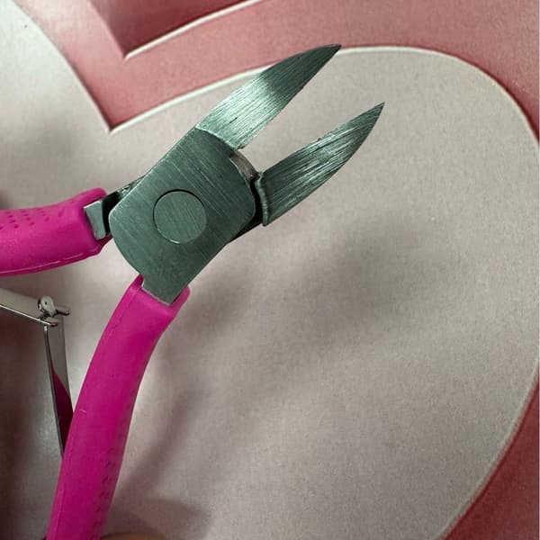 Professionel Neglebåndsklipper, Neglebåndsfjerner, Skridsikkert Silikonehåndtag, Rustfrit Stål (Pink)，10*7cm
