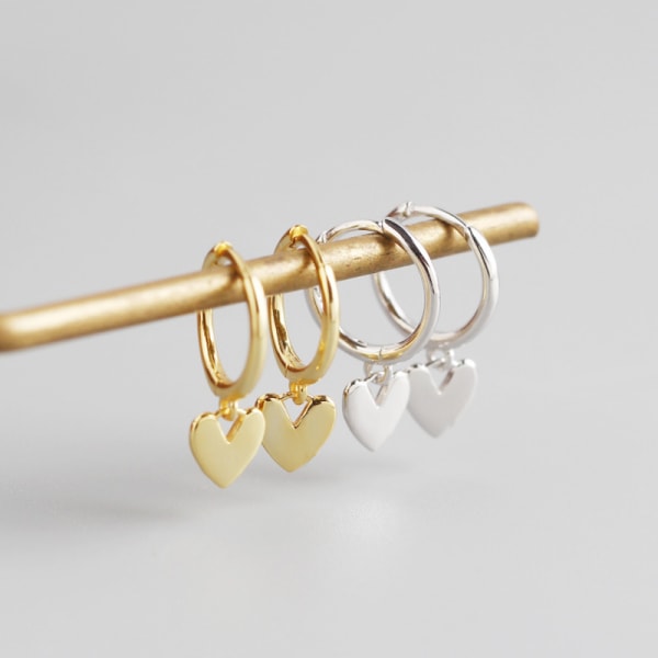 2 par hjerteformede øreringe, minimalistiske guld øreringe, enkle