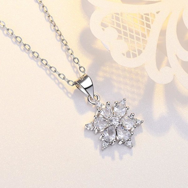 Kvinnors halsband med snöflingehänge i sterlingsilver med diamanter
