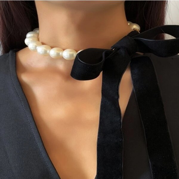 Fashionabla pärlhalsband för kvinnor som bärs dagligen (svart)