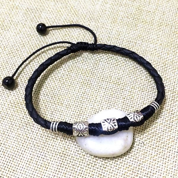 Käsityönä valmistettu säädettävä musta nahka-anklet