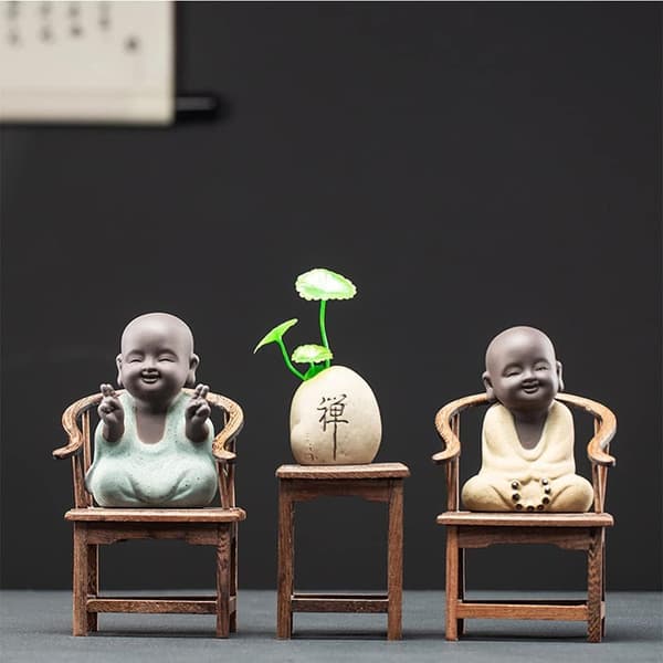Söta Buddha-statyer i keramik, figurin av munk