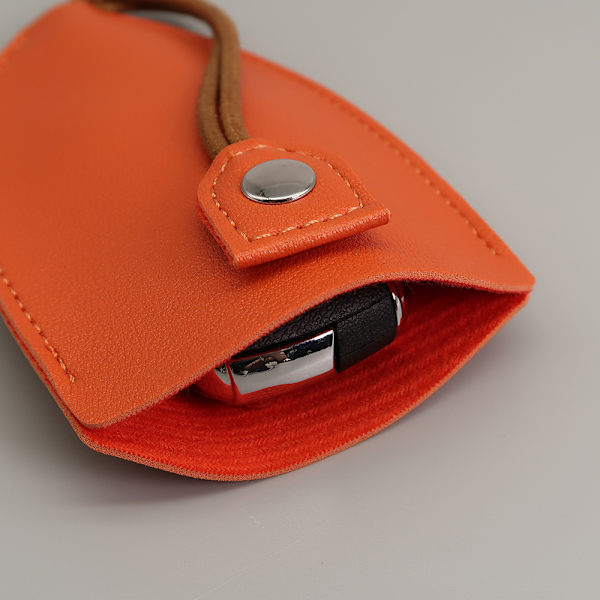 Nøkkelveske, svensk design, romslig, svart, one size