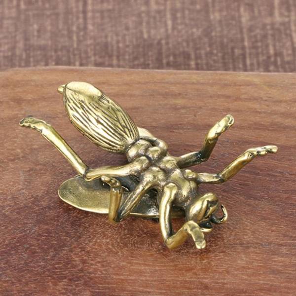 Guld Figur Retro Figur Lille Statue Vintage Messing Insekt Fi