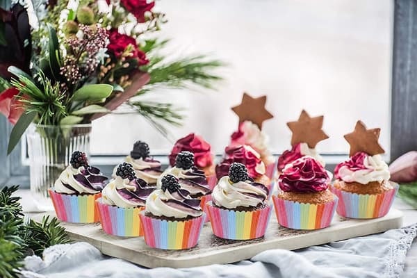Pakke med 200 regnbue papir muffin kopper