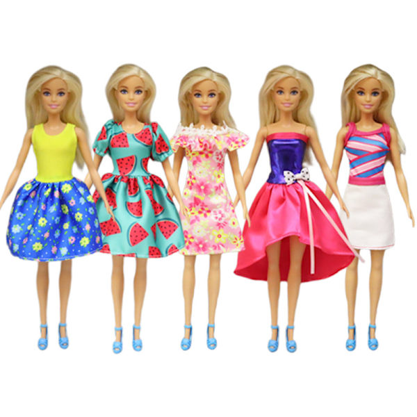 57 st Barbie dockklänningar skor smycken kläder accessoarer klänning