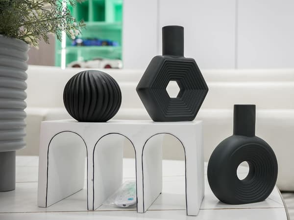 Hexagonformad keramisk vas för modern heminredning, frostad textur
